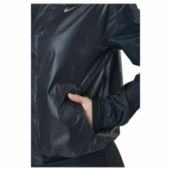 Swoosh Run Women's Running Jacket BLACK/WHITE